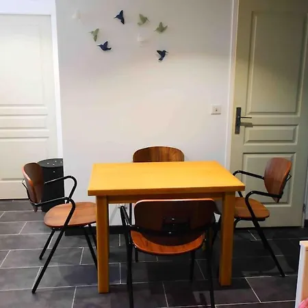 Apartament Calme, Avec Terrasse Fleurie
