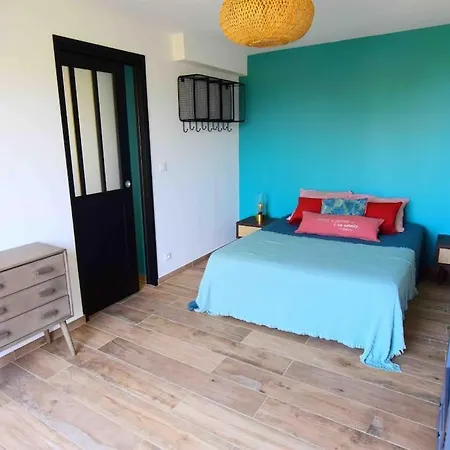 Calme, Avec Terrasse Fleurie Apartament *