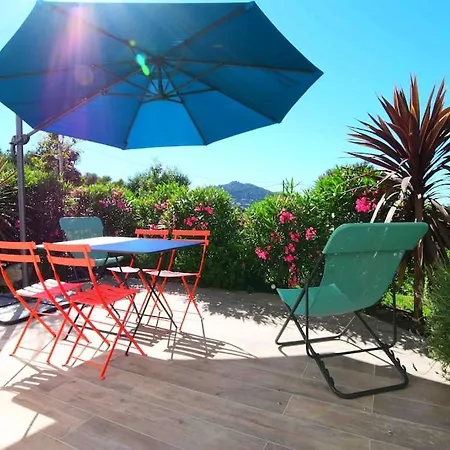 Calme, Avec Terrasse Fleurie Apartament